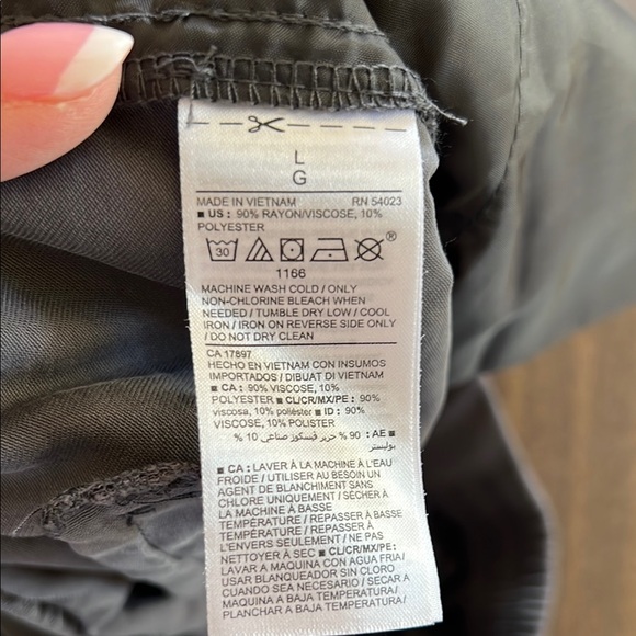 Old Navy women’s Grey Bottoms - Picture 10 of 10